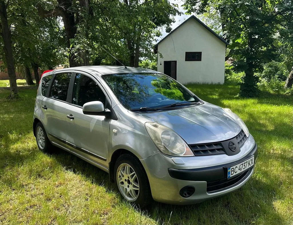 Фото 2006 Nissan Note