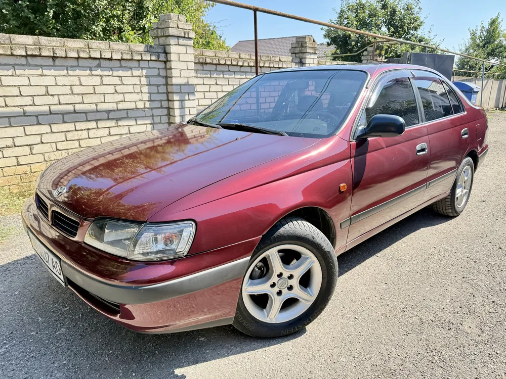 Фото 1995 Toyota Carina E