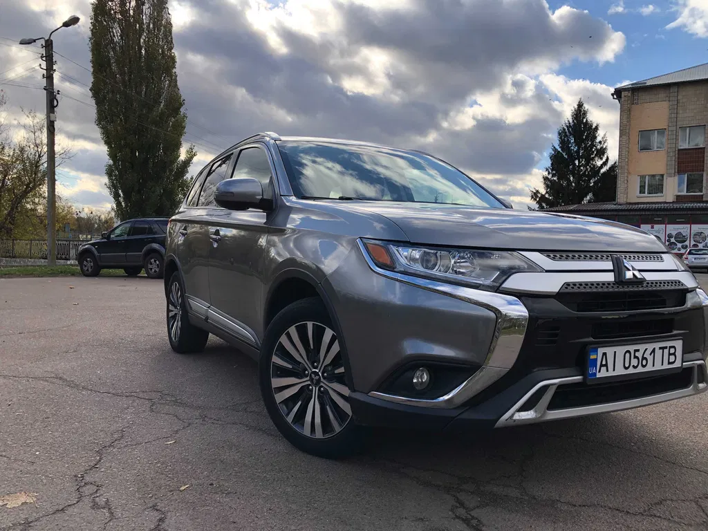 Фото 2019 Mitsubishi Outlander