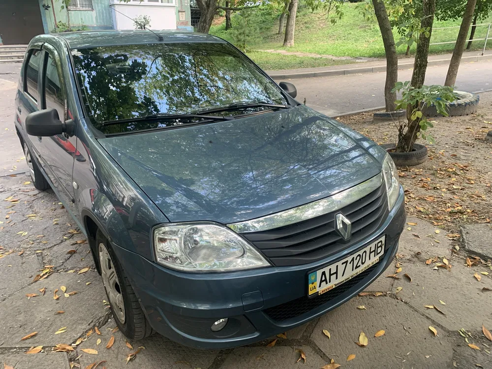 Фото 2010 Renault Logan