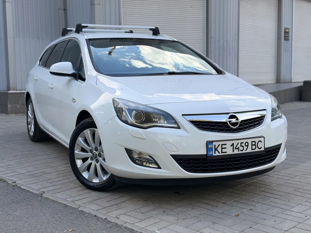 Фото 2012 Opel Astra