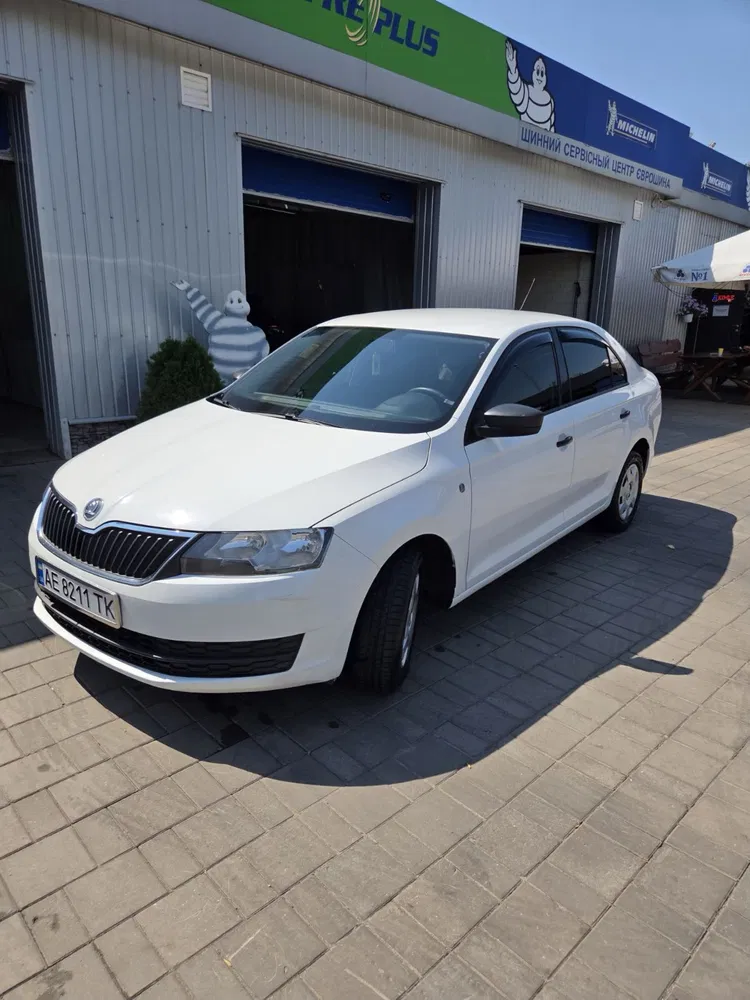 Фото 2015 Skoda Rapid