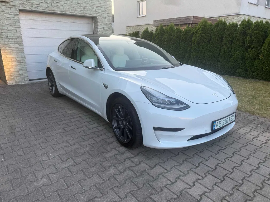 Фото 2019 Tesla Model 3