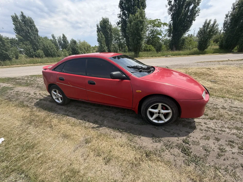 Фото 1997 Mazda 323