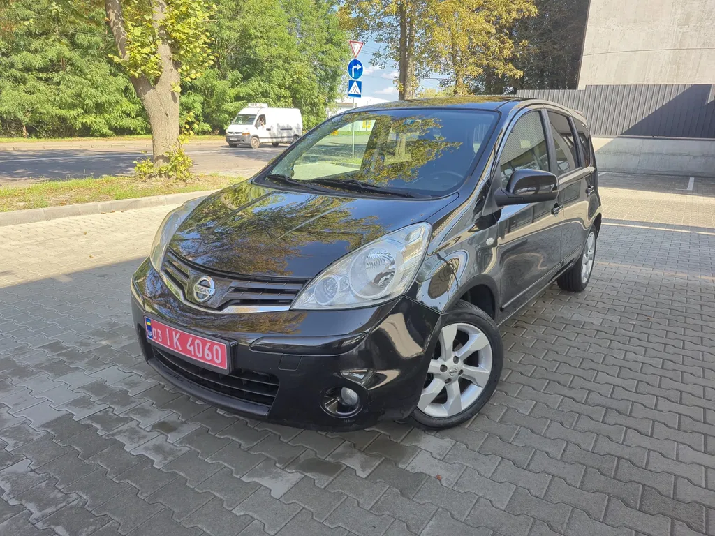 Фото 2010 Nissan Note