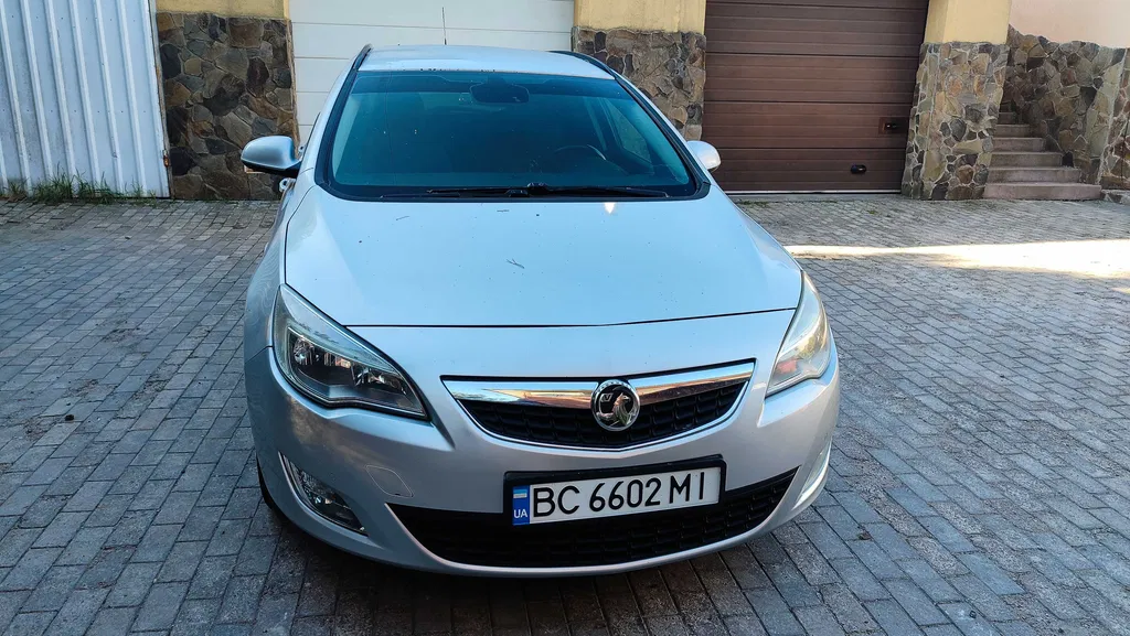 Фото 2011 Opel Astra