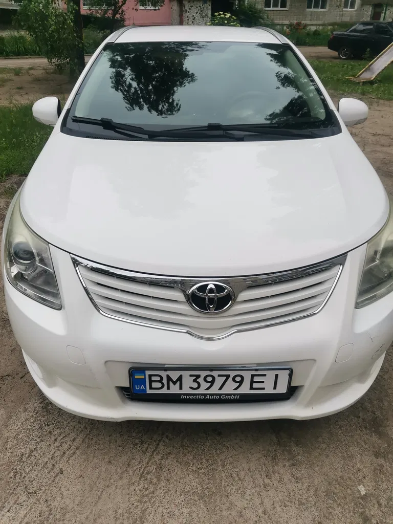 Фото 2010 Toyota Avensis